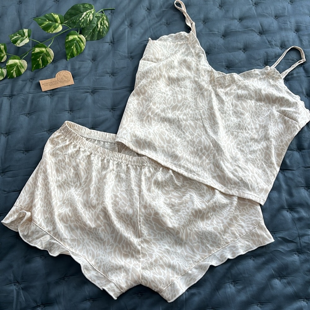 Colsie | Women’s Ivory/Cream Animal Print Satin Set S